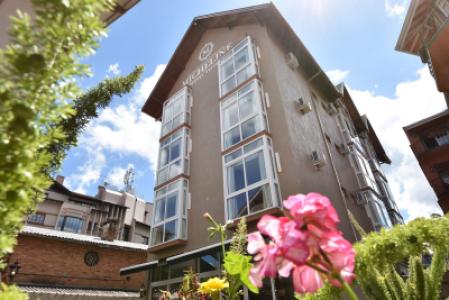 Micheline Hotel Tricot